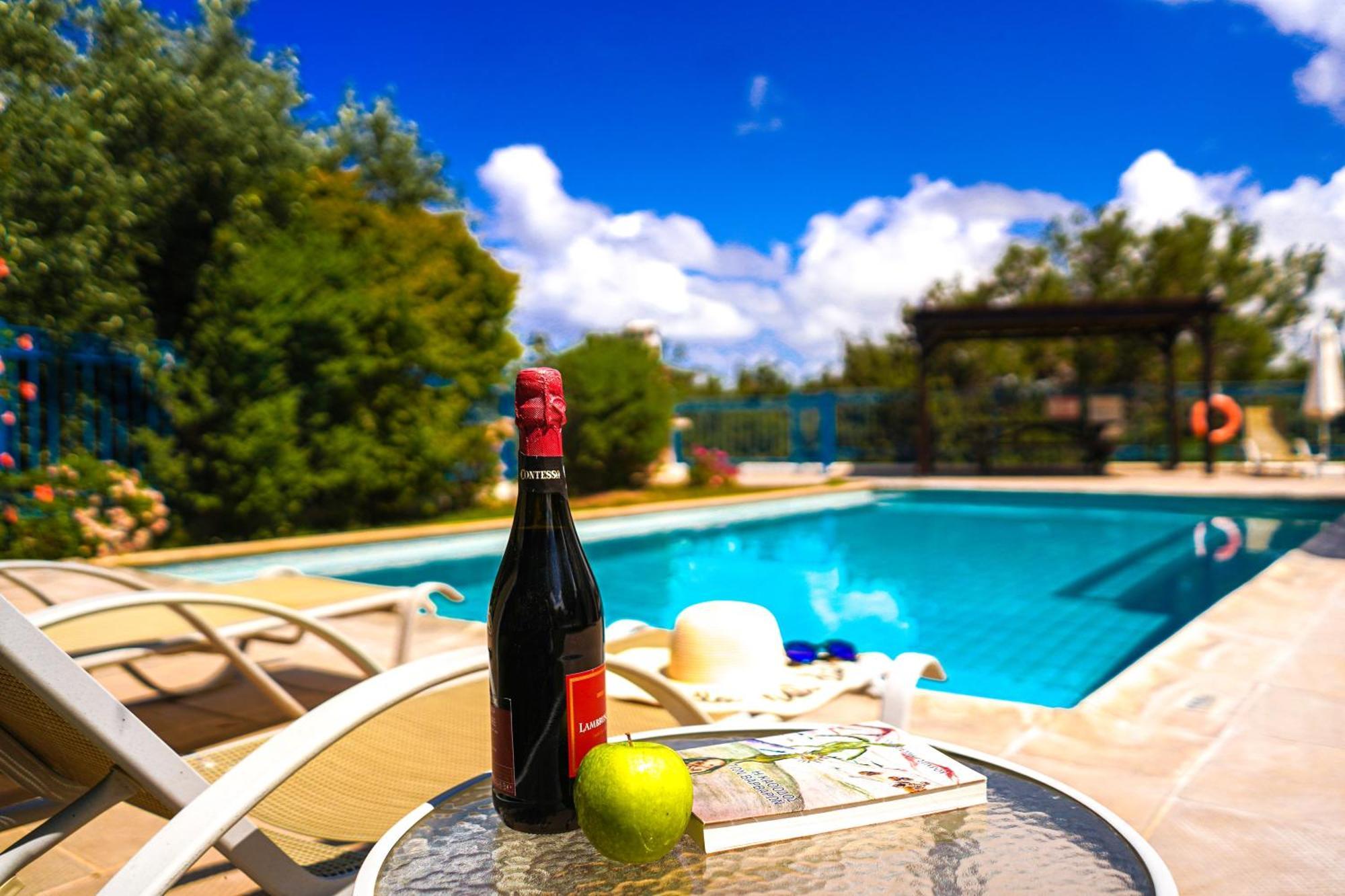Azzurro Holiday Villas Péja Eksteriør bilde